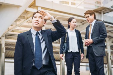 İş adamı uzak yaşayan arıyorsunuz