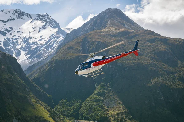 Helicopter flys in the mountain area — Stock Photo, Image
