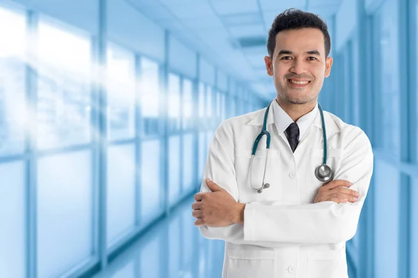 Médico masculino en el hospital —  Fotos de Stock