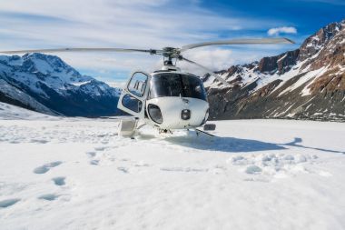 Helikopter kar dağda iniş