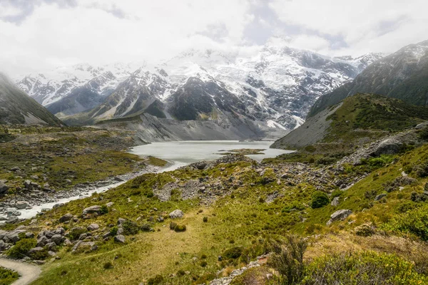 Montagne, laghi e prati Paesaggio — Foto Stock