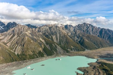 Yeni Zelanda Dağları'nın havadan görünümü.