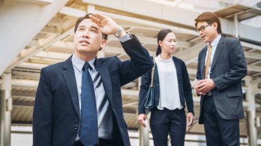 İş adamı uzak yaşayan arıyorsunuz