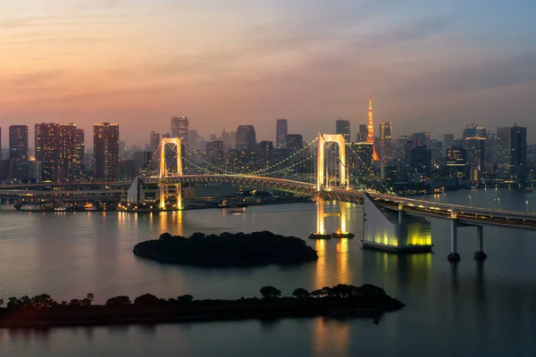 Tokyo Tower och Rainbow Bridge i Japan — Stockfoto