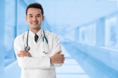erkek doktor hastanede