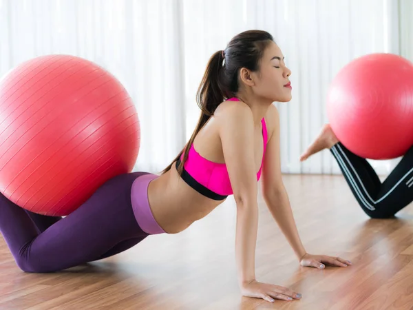 Women doing exercise with fit ball in gym class — Stock Photo, Image