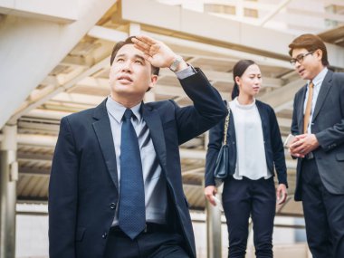 İş adamı uzak yaşayan arıyorsunuz