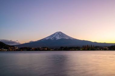 Gün batımı alacakaranlık, MT Fuji Japonya.