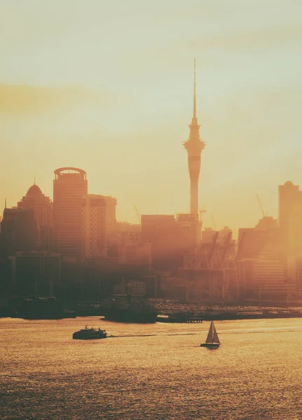 Arany naplemente: Auckland city, Új-Zéland. — Stock Fotó