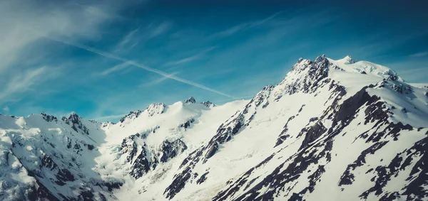 Kış manzarası kar dağ aralığının