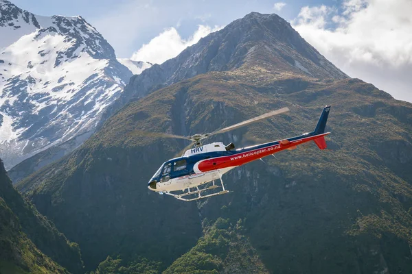 Helicopter flys in the mountain area — Stock Photo, Image