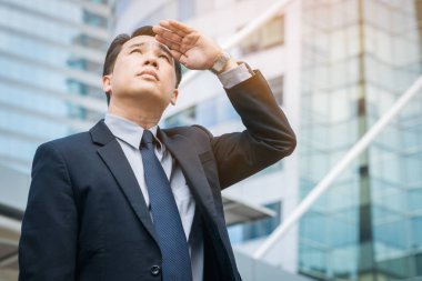 İş adamı uzak yaşayan arıyorsunuz