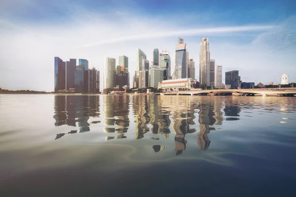 Singapour Skyline au lever du soleil à Marina Bay — Photo