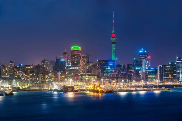 Skyline von Auckland bei Nacht — Stockfoto