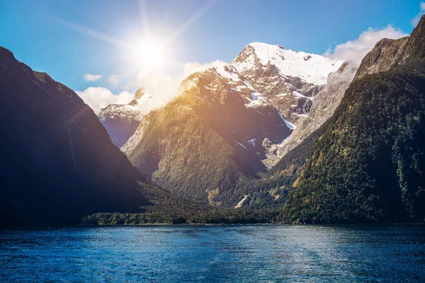 Jeziora i góry krajobraz w Nowej Zelandii — Zdjęcie stockowe