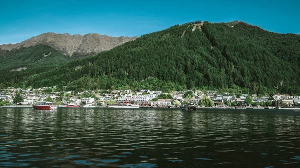 Lakefront z miasta Queenstown, Nowa Zelandia — Zdjęcie stockowe