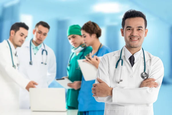 Medical People Group - Arzt, Krankenschwester und Chirurg — Stockfoto