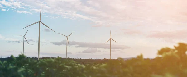 Fazenda de turbinas eólicas, conceito de energia eólica . — Fotografia de Stock