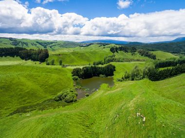 Havadan görünümü koyun çiftliği hill, Rotorua, Yeni Zelanda