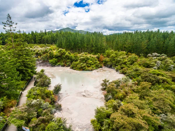 Vista aérea de la piscina de lodo caliente, Rotorua, Nueva Zelanda —  Fotos de Stock