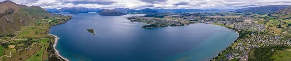 Panorama landschap van Lake Wanaka, Nieuw-Zeeland — Stockfoto