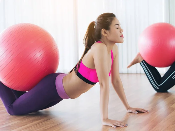 Women doing exercise with fit ball in gym class — Stock Photo, Image