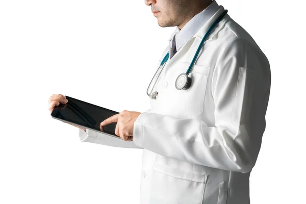 Médico usando tableta, aislado sobre fondo blanco . — Foto de Stock