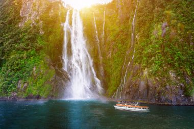 Stirling Falls Milford ses, Yeni Zelanda