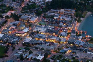 Şehir Merkezi Queenstown hava görünümünde evlerde