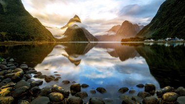 Güzel gündoğumu Milford ses, Yeni Zelanda