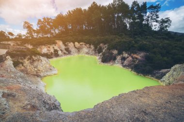 Şeytan'ın mağara Wai-O-Tapu, Rotorua havuzda.