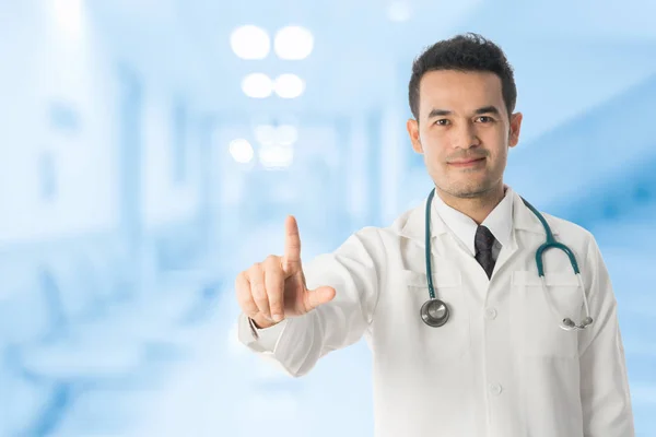 Mannelijke arts wijzende vinger op kopie ruimte. — Stockfoto