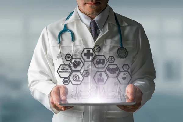 Läkare med sjukförsäkring modernt gränssnitt ikonen — Stockfoto