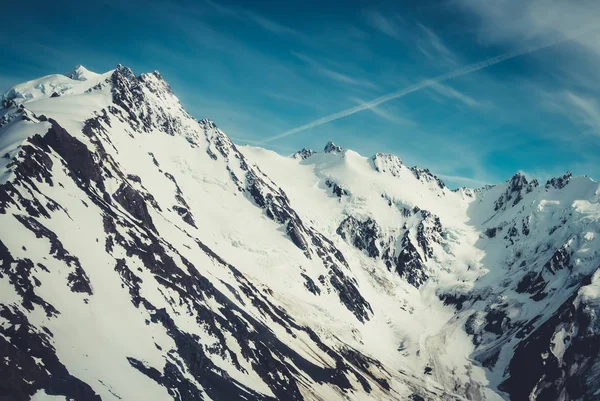 Kış manzarası kar dağ aralığının
