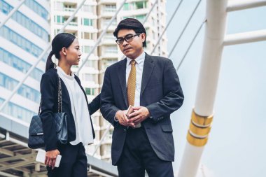 Mutsuz iş adamı ve iş kadını