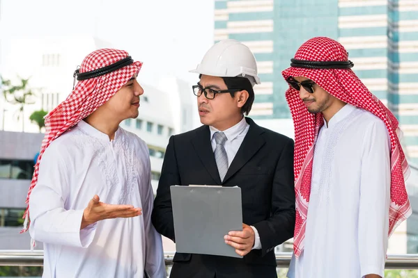 Арабська, азіатської, мексиканської бізнесменів ділової зустрічі — стокове фото