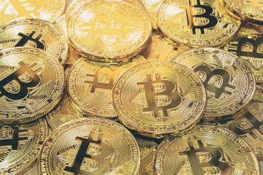 Fiziksel Bitcoin kazık arka plan, Bitcoin incelemesi