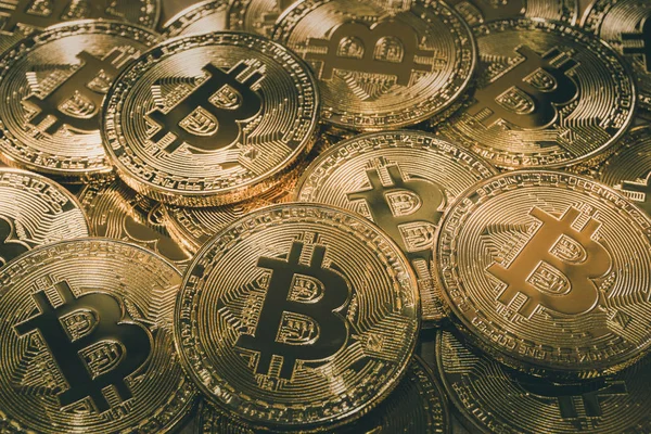 Fysische Bitcoin stapel achtergrond, Bitcoin mining — Stockfoto