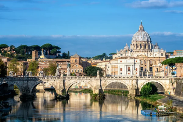 Roma Skyline dengan Basilika Santo Petrus Vatikan — Stok Foto