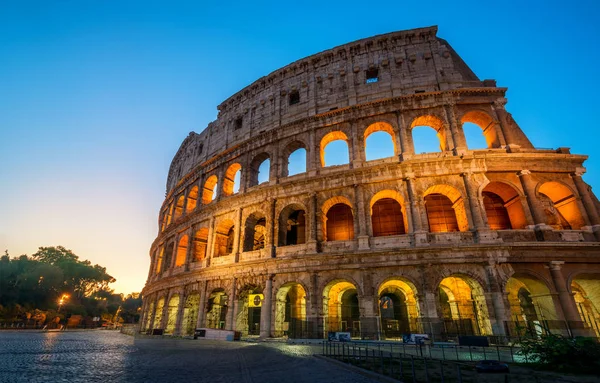 Колізей в Римі, Італія в нічний — стокове фото