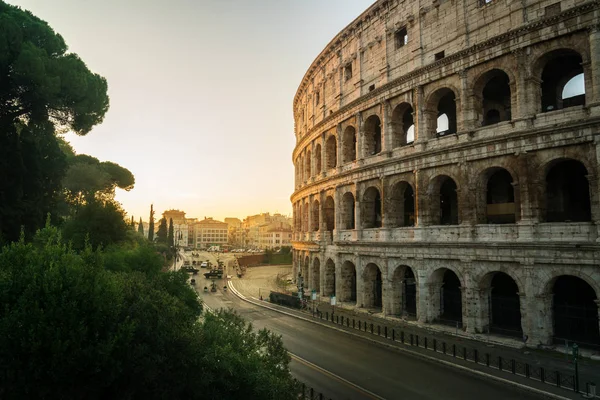 Colisée de Rome au lever du soleil à Rome, Italie — Photo