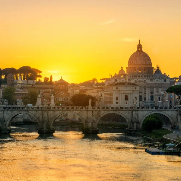 Roma, Italia dengan Basilika Santo Petrus Vatikan — Stok Foto