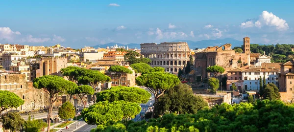 Roma Skyline cu Colosseum și Forumul Roman, Italia — Fotografie, imagine de stoc