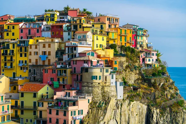 Casas coloridas en Manarola, Cinque Terre - Italia —  Fotos de Stock