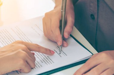 İşkadını işaretleri sözleşmesi sözleşme Office.