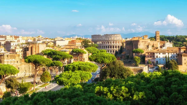 Rome Skyline dengan Colosseum dan Forum Romawi, Italia — Stok Foto