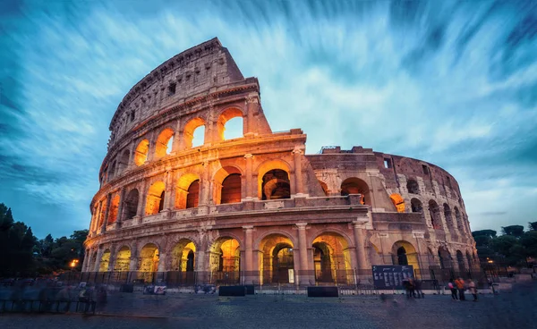 긴 노출 샷 이탈리아 로마, 콜로세움 — 스톡 사진