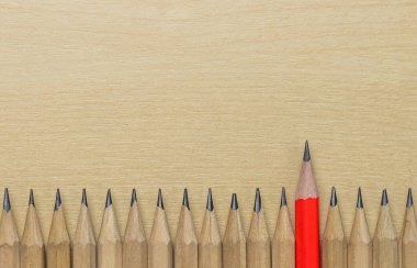 Diğerlerinden farklı kalem kalabalığın farklı ve liderlik beceri ile özel bir benzersiz iş düşünme kavramını gösteren farklı kalem öne.