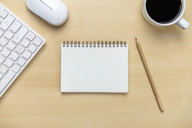 Ofis masası çalışma alanı ve masa arka planı üst görünümden düz yatıyordu nesneler. Yaratıcı çalışma için modern minimal tasarım masaüstü. Minimalizm kavramı.