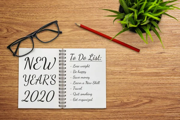 New Year Resolution Goal List 2020 Business Office Desk Notebookem — Stock fotografie